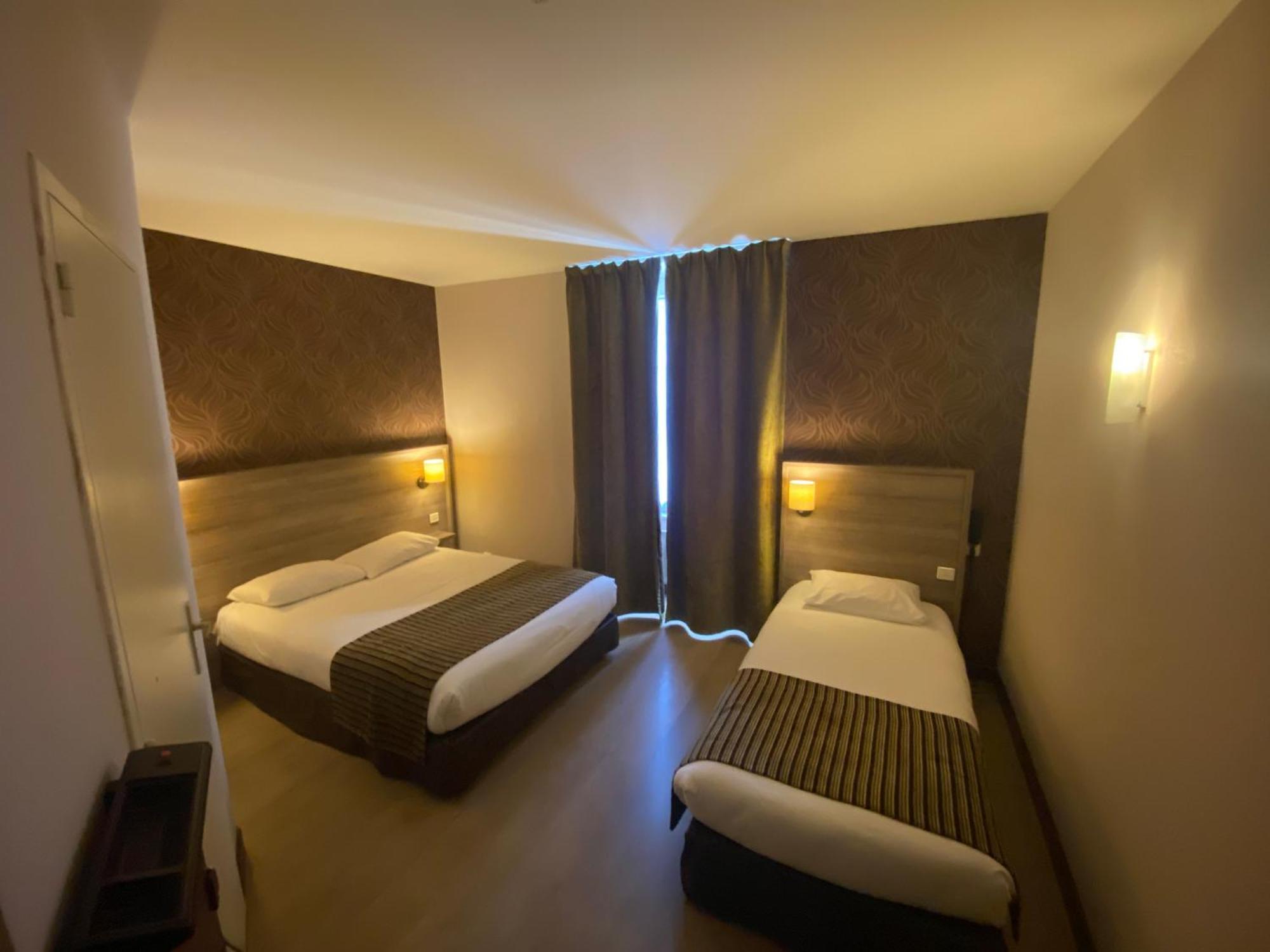 Logis Hotel Le Saint Georges Vivonne Habitación foto